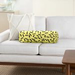 - RealHomes Özel Tasarımlı Dijital Baskılı İç Dolgulu Fermuarlı Silindir Yastık - Realhomes Sarı Zemin Üzerinde Siyah Puantiye Desenli Dijital Baskılı Modern İç Dolgulu Yumuşak Silindir Form Yastık Kırlent Realhomes