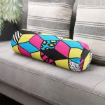 - RealHomes Özel Tasarımlı Dijital Baskılı İç Dolgulu Fermuarlı Silindir Yastık - Realhomes Renkli Zemin Üzerinde Modern Geometrik Küp Desenli Dijital Baskılı Modern İç Dolgulu - Fermuarlı Süet Silindir Yuvarlak Yastık Kırlent Realhomes