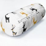 - RealHomes Özel Tasarımlı Dijital Baskılı İç Dolgulu Fermuarlı Silindir Yastık - Realhomes  Beyaz Zemin Üzerinde Modern Geyik Desenli Dijital Baskılı Modern İç Dolgulu - Fermuarlı Süet Berjer Silindir Yastık Kırlent Realhomes