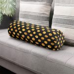 - RealHomes Özel Tasarımlı Dijital Baskılı İç Dolgulu Fermuarlı Silindir Yastık - Realhomes Siyah Zemin Üzerinde Gold Renkli Puantiyeli Dijital Baskılı Modern İç Dolgulu - Fermuarlı Süet Silindir Yuvarlak Yastık Kırlent Realhomes