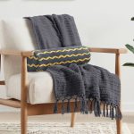 - RealHomes Özel Tasarımlı Dijital Baskılı İç Dolgulu Fermuarlı Silindir Yastık - Realhomes Renkli Zemin Üzerinde Gold Renkli Modern Zikzak Desenli Dijital Baskılı Modern İç Dolgulu Süet Silindir Yastık Kırlent - Bel Yastığı Realhomes