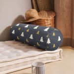 - RealHomes Özel Tasarımlı Dijital Baskılı İç Dolgulu Fermuarlı Silindir Yastık - Realhomes Renkli Zemin Üzerinde Çam Ağacı Desenli Dijital Baskılı Modern İç Dolgulu Fermuarlı Çok Amaçlı Silindir Yastık Kırlent Realhomes