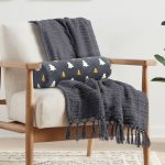 - RealHomes Özel Tasarımlı Dijital Baskılı İç Dolgulu Fermuarlı Silindir Yastık - Realhomes Renkli Zemin Üzerinde Çam Ağacı Desenli Dijital Baskılı Modern İç Dolgulu Fermuarlı Çok Amaçlı Silindir Yastık Kırlent Realhomes