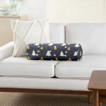 - RealHomes Özel Tasarımlı Dijital Baskılı İç Dolgulu Fermuarlı Silindir Yastık - Realhomes Renkli Zemin Üzerinde Çam Ağacı Desenli Dijital Baskılı Modern İç Dolgulu - Fermuarlı Süet Berjer Silindir Yastık Kırlent Realhomes