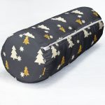 - RealHomes Özel Tasarımlı Dijital Baskılı İç Dolgulu Fermuarlı Silindir Yastık - Realhomes Renkli Zemin Üzerinde Çam Ağacı Desenli Dijital Baskılı Modern İç Dolgulu - Fermuarlı Süet Berjer Silindir Yastık Kırlent Realhomes