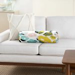 Beyaz Zemin Üzerinde Renkli Çizimli Geometrik Desen Dijital Baskılı Modern İç Dolgulu - Fermuarlı Süet Silindir Daire Yastık Kırlent Realhomes