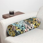 - RealHomes Özel Tasarımlı Dijital Baskılı İç Dolgulu Fermuarlı Silindir Yastık - Realhomes  Beyaz Zemin Üzerinde Pastel Renkli Çiçek Desenli Dijital Baskılı Modern İç Dolgulu - Fermuarlı Süet Silindir Rulo Yastık Kırlent Realhomes