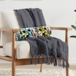 - RealHomes Özel Tasarımlı Dijital Baskılı İç Dolgulu Fermuarlı Silindir Yastık - Realhomes  Beyaz Zemin Üzerinde Pastel Renkli Çiçek Desenli Dijital Baskılı Modern İç Dolgulu - Fermuarlı Süet Silindir Rulo Yastık Kırlent Realhomes