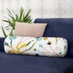 - RealHomes Özel Tasarımlı Dijital Baskılı İç Dolgulu Fermuarlı Silindir Yastık - Realhomes Beyaz Zemin Üzerinde Pastel Renkli Çiçek Desenli Dijital Baskılı Modern İç Dolgulu - Fermuarlı Süet Silindir Rulo Yastık Kırlent Realhomes