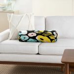 Siyah Zemin Üzerinde Renkli Geometrik Desenli Dijital Baskılı Modern İç Dolgulu - Fermuarlı Süet Silindir Rulo Yastık Kırlent Realhomes