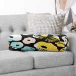 Siyah Zemin Üzerinde Renkli Geometrik Desenli Dijital Baskılı Modern İç Dolgulu - Fermuarlı Süet Silindir Rulo Yastık Kırlent Realhomes