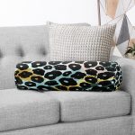 - RealHomes Özel Tasarımlı Dijital Baskılı İç Dolgulu Fermuarlı Silindir Yastık - Realhomes Pastel Zemin Üzerinde Siyah Geometrik Desenli Dijital Baskılı Modern İç Dolgulu - Fermuarlı Süet Silindir Yuvarlak Yastık Kırlent Realhomes