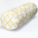 Beyaz Zemin Üzerinde Gold Detaylı Ogea Dijital Baskılı Modern İç Dolgulu Süet Silindir Yastık Kırlent - Bel Yastığı Realhomes