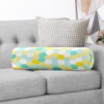 - RealHomes Özel Tasarımlı Dijital Baskılı İç Dolgulu Fermuarlı Silindir Yastık - Realhomes Beyaz Zemin Üzerinde Renkli Geometrik Desenli Dijital Baskılı Modern İç Dolgulu - Fermuarlı Süet Silindir Daire Yastık Kırlent Realhomes