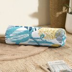 - RealHomes Özel Tasarımlı Dijital Baskılı İç Dolgulu Fermuarlı Silindir Yastık - Realhomes  Beyaz Zeminde Renkli Yaprak Desenli Halat Motifli Dijital Baskılı Modern İç Dolgulu - Fermuarlı Süet Silindir Daire Yastık Kırlent Realhomes