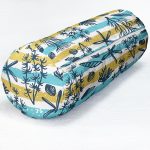 - RealHomes Özel Tasarımlı Dijital Baskılı İç Dolgulu Fermuarlı Silindir Yastık - Realhomes Beyaz Zeminde Renkli Modern Çizgili Deniz Motifli Dijital Baskılı Modern İç Dolgulu - Fermuarlı Süet Silindir Yuvarlak Yastık Kırlent Realhomes