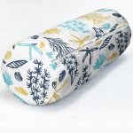 Beyaz Zemin Üzerinde Renkli Deniz Motifli Dijital Baskılı Modern İç Dolgulu - Fermuarlı Süet Silindir Daire Yastık Kırlent Realhomes