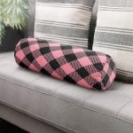 Renkli Pastel Zemin Üzerinde Siyah Ekose Desenli Dijital Baskılı Modern İç Dolgulu Fermuarlı Çok Amaçlı Silindir Yastık Kırlent Realhomes