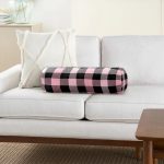 - RealHomes Özel Tasarımlı Dijital Baskılı İç Dolgulu Fermuarlı Silindir Yastık - Realhomes Renkli Pastel Zemin Üzerinde Siyah Ekose Desenli Dijital Baskılı Modern İç Dolgulu Yumuşak Silindir Form Yastık Kırlent Realhomes