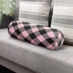 - RealHomes Özel Tasarımlı Dijital Baskılı İç Dolgulu Fermuarlı Silindir Yastık - Realhomes Renkli Pastel Zemin Üzerinde Siyah Ekose Desenli Dijital Baskılı Modern İç Dolgulu Süet Silindir Yastık Kırlent - Bel Yastığı Realhomes