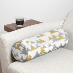 - RealHomes Özel Tasarımlı Dijital Baskılı İç Dolgulu Fermuarlı Silindir Yastık - Realhomes Beyaz Zemin Üzerinde Gold Detaylı Çam Ağacı Desenli Dijital Baskılı Modern İç Dolgulu Fermuarlı Çok Amaçlı Silindir Yastık Kırlent Realhomes