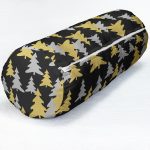 - RealHomes Özel Tasarımlı Dijital Baskılı İç Dolgulu Fermuarlı Silindir Yastık - Realhomes  Siyah Zemin Üzerinde Gold Detaylı Çam Ağacı Desenli Dijital Baskılı Modern İç Dolgulu Yumuşak Silindir Form Yastık Kırlent Realhomes