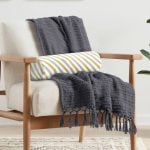 - RealHomes Özel Tasarımlı Dijital Baskılı İç Dolgulu Fermuarlı Silindir Yastık - Realhomes Beyaz Zemin Üzerinde Gold Detaylı Yatay Çizgili Dijital Baskılı Modern İç Dolgulu - Fermuarlı Süet Berjer Silindir Yastık Kırlent Realhomes