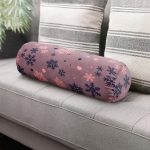 - RealHomes Özel Tasarımlı Dijital Baskılı İç Dolgulu Fermuarlı Silindir Yastık - Realhomes  Renkli Zemin Üzerinde Kar tanesi Desenli Dijital Baskılı Modern İç Dolgulu - Fermuarlı Süet Silindir Yuvarlak Yastık Kırlent Realhomes