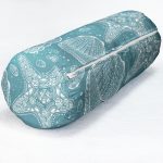 Pastel Zemin Üzerinde Deniz Kabuğu Desenli Dijital Baskılı Modern İç Dolgulu Yumuşak Silindir Form Yastık Kırlent Realhomes