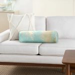 - RealHomes Özel Tasarımlı Dijital Baskılı İç Dolgulu Fermuarlı Silindir Yastık - Realhomes  Pastel Zemin Üzerinde Gold Detaylı Yaprak Desenli Dijital Baskılı Modern İç Dolgulu - Fermuarlı Süet Berjer Silindir Yastık Kırlent Realhomes