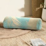 - RealHomes Özel Tasarımlı Dijital Baskılı İç Dolgulu Fermuarlı Silindir Yastık - Realhomes  Pastel Zemin Üzerinde Gold Detaylı Yaprak Desenli Dijital Baskılı Modern İç Dolgulu - Fermuarlı Süet Berjer Silindir Yastık Kırlent Realhomes