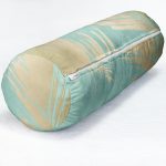 - RealHomes Özel Tasarımlı Dijital Baskılı İç Dolgulu Fermuarlı Silindir Yastık - Realhomes  Pastel Zemin Üzerinde Gold Detaylı Yaprak Desenli Dijital Baskılı Modern İç Dolgulu - Fermuarlı Süet Berjer Silindir Yastık Kırlent Realhomes