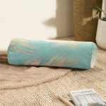 - RealHomes Özel Tasarımlı Dijital Baskılı İç Dolgulu Fermuarlı Silindir Yastık - Realhomes Pastel Zemin Üzerinde Gold Detaylı Yaprak Desenli Dijital Baskılı Modern İç Dolgulu Süet Silindir Yastık Kırlent - Bel Yastığı Realhomes