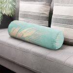 Pastel Zemin Üzerinde Gold Detaylı Yaprak Desenli Dijital Baskılı Modern İç Dolgulu - Fermuarlı Süet Silindir Daire Yastık Kırlent Realhomes