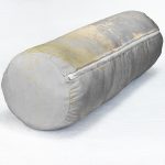 - RealHomes Özel Tasarımlı Dijital Baskılı İç Dolgulu Fermuarlı Silindir Yastık - Realhomes  Pastel Zemin Geometrik Desenli Gold Detaylı Dijital Baskılı Modern İç Dolgulu - Fermuarlı Süet Silindir Daire Yastık Kırlent Realhomes