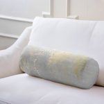 - RealHomes Özel Tasarımlı Dijital Baskılı İç Dolgulu Fermuarlı Silindir Yastık - Realhomes  Pastel Zemin Geometrik Desenli Gold Detaylı Dijital Baskılı Modern İç Dolgulu - Fermuarlı Süet Silindir Daire Yastık Kırlent Realhomes