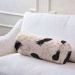 - RealHomes Özel Tasarımlı Dijital Baskılı İç Dolgulu Fermuarlı Silindir Yastık - Realhomes  Pastel Zemin Üzerinde Gold Detaylı Ananas Desenli Dijital Baskılı Modern İç Dolgulu Yumuşak Silindir Form Yastık Kırlent Realhomes