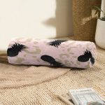 - RealHomes Özel Tasarımlı Dijital Baskılı İç Dolgulu Fermuarlı Silindir Yastık - Realhomes  Pastel Zemin Üzerinde Gold Detaylı Ananas Desenli Dijital Baskılı Modern İç Dolgulu Yumuşak Silindir Form Yastık Kırlent Realhomes