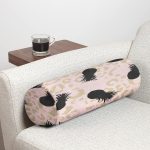 - RealHomes Özel Tasarımlı Dijital Baskılı İç Dolgulu Fermuarlı Silindir Yastık - Realhomes  Pastel Zemin Üzerinde Gold Detaylı Ananas Desenli Dijital Baskılı Modern İç Dolgulu Yumuşak Silindir Form Yastık Kırlent Realhomes