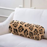 - RealHomes Özel Tasarımlı Dijital Baskılı İç Dolgulu Fermuarlı Silindir Yastık - Realhomes Pastel Zemin Üzerinde Geometrik Desenli Dijital Baskılı Modern İç Dolgulu Yumuşak Silindir Form Yastık Kırlent Realhomes