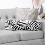 Beyaz Zemin Üzerinde Soyut Siyah Renkli Yaprak Motifli Dijital Baskılı Modern İç Dolgulu Süet Silindir Yastık Kırlent - Bel Yastığı Realhomes