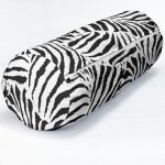 Beyaz Zemin Üzerinde Soyut Siyah Renkli Yaprak Motifli Dijital Baskılı Modern İç Dolgulu Süet Silindir Yastık Kırlent - Bel Yastığı Realhomes