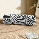 Beyaz Zemin Üzerinde Soyut Siyah Renkli Yaprak Motifli Dijital Baskılı Modern İç Dolgulu Süet Silindir Yastık Kırlent - Bel Yastığı Realhomes