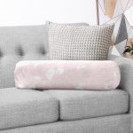 Pastel Zemin Üzerinde Renkli Çiçek Desenli Dijital Baskılı Modern İç Dolgulu Fermuarlı Çok Amaçlı Silindir Yastık Kırlent Realhomes