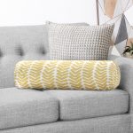 - RealHomes Özel Tasarımlı Dijital Baskılı İç Dolgulu Fermuarlı Silindir Yastık - Realhomes Beyaz Zemin Üzerinde Renkli Geometrik Desenli Dijital Baskılı Modern İç Dolgulu - Fermuarlı Süet Berjer Silindir Yastık Kırlent Realhomes