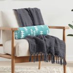 - RealHomes Özel Tasarımlı Dijital Baskılı İç Dolgulu Fermuarlı Silindir Yastık - Realhomes Beyaz Zemin Üzerinde Renkli Geometrik Desenli Dijital Baskılı Modern İç Dolgulu - Fermuarlı Süet Silindir Rulo Yastık Kırlent Realhomes