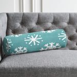 Renkli Zemin Üzerinde Beyaz Kar tanesi Desenli Dijital Baskılı Modern İç Dolgulu - Fermuarlı Süet Berjer Silindir Yastık Kırlent Realhomes