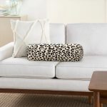 - RealHomes Özel Tasarımlı Dijital Baskılı İç Dolgulu Fermuarlı Silindir Yastık - Realhomes Renkli Zemin Üzerinde Geometrik Desenli Dijital Baskılı Modern İç Dolgulu Süet Silindir Yastık Kırlent - Bel Yastığı Realhomes