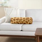 - RealHomes Özel Tasarımlı Dijital Baskılı İç Dolgulu Fermuarlı Silindir Yastık - Realhomes Renkli Zemin Üzerinde Geometrik Desenli Dijital Baskılı Modern İç Dolgulu Yumuşak Silindir Form Yastık Kırlent Realhomes