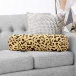 Renkli Zemin Üzerinde Geometrik Desenli Dijital Baskılı Modern İç Dolgulu - Fermuarlı Süet Silindir Yuvarlak Yastık Kırlent Realhomes